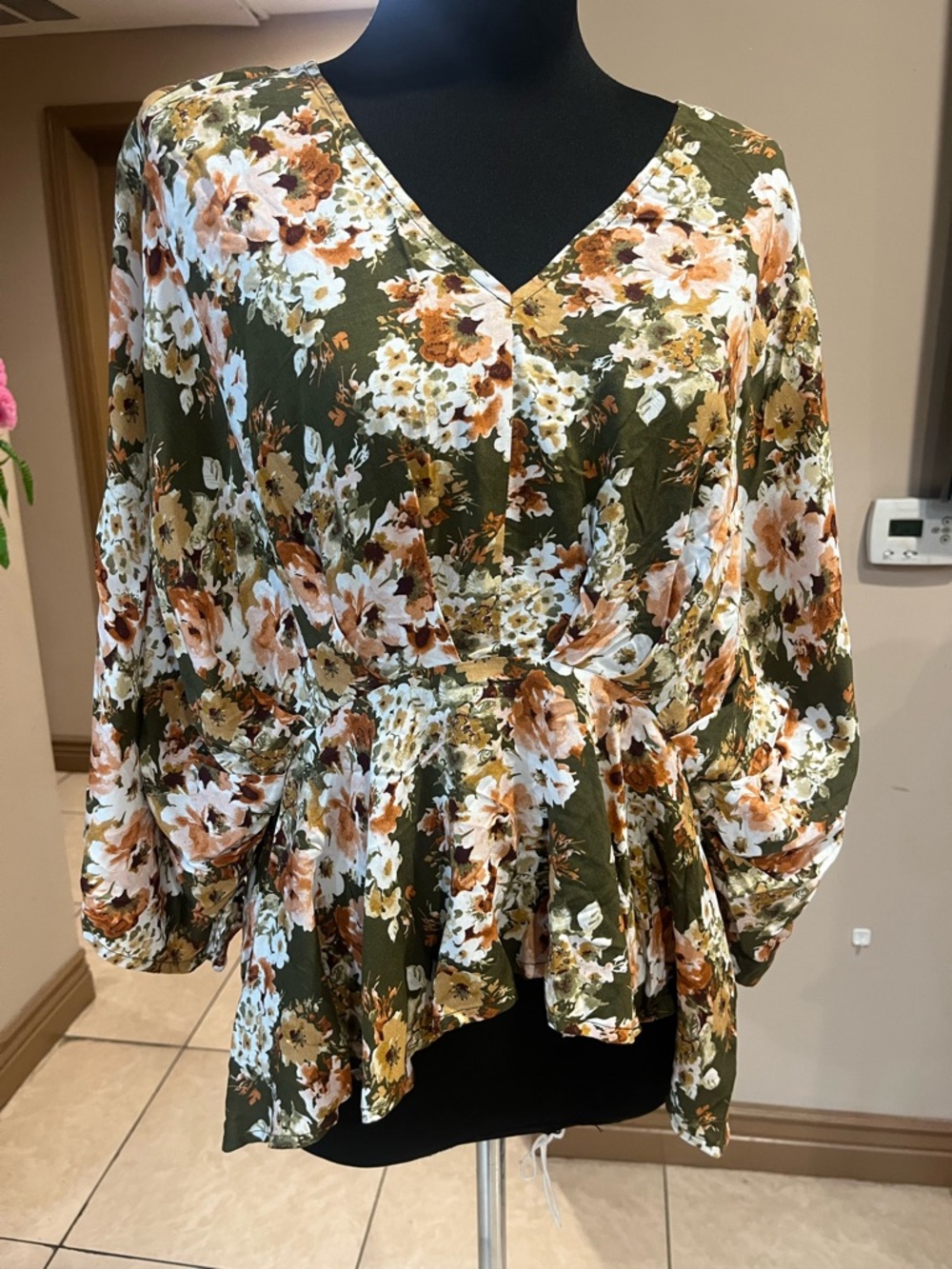 ANDREE BY UNIT Olive Floral Peplum Blouse